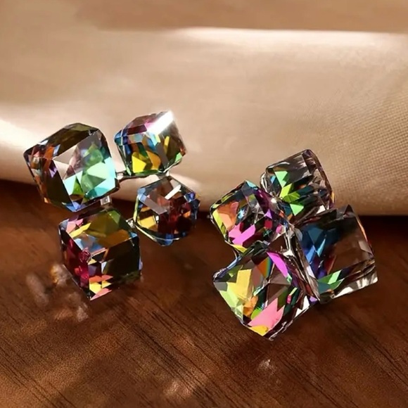 Artist Point Shimmering Crystal Earrings - Picture 4 of 6